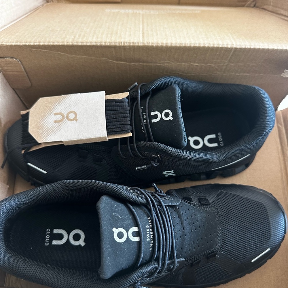 Bran new  On cloud 5, size 8.5 black never worn